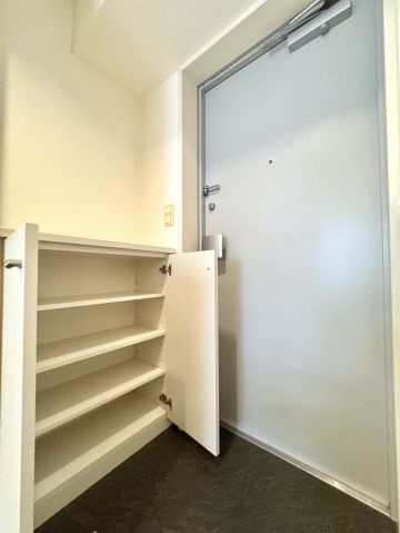 なかよしマンション林町の玄関