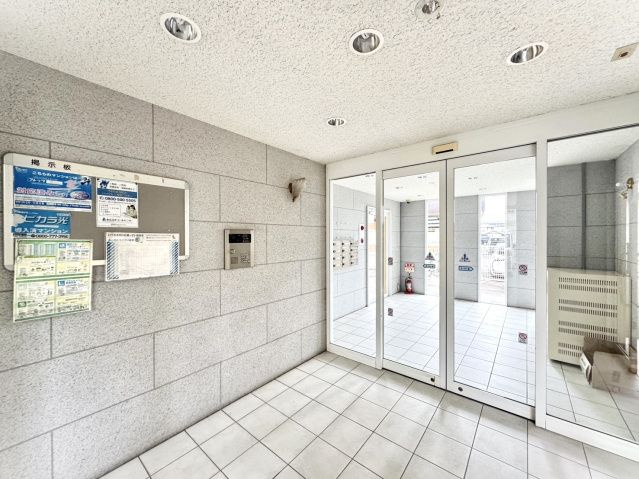 なかよしマンション林町のエントランス