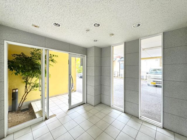 なかよしマンション林町のエントランス