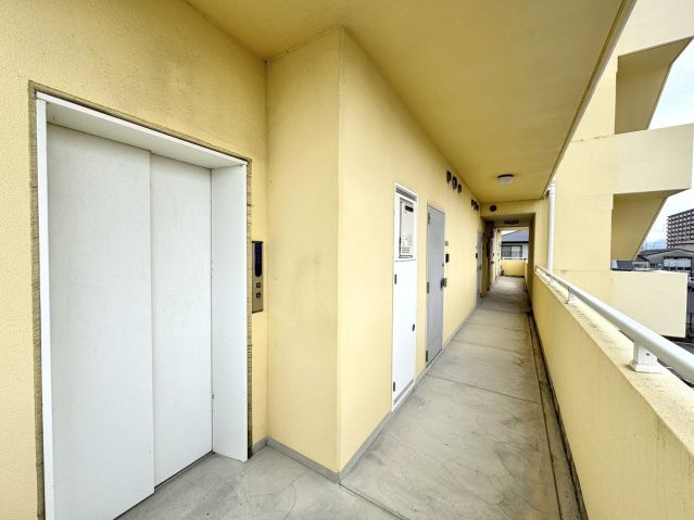 なかよしマンション林町のエントランス