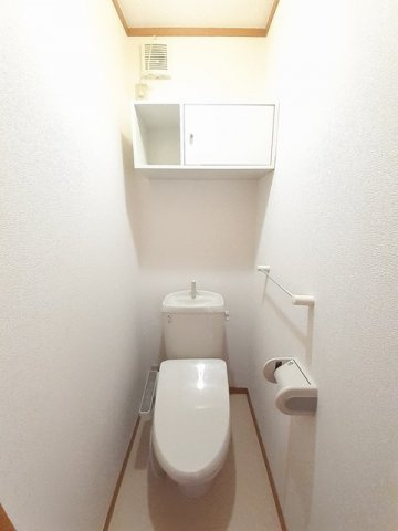 ヴァイオレット・パラッツオＡのトイレ|ゆったりとした空間のトイレです