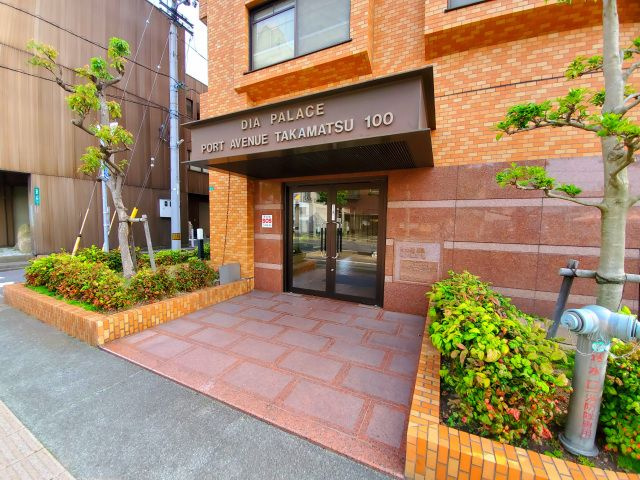 ダイアパレスポートアベニュー高松１００のエントランス