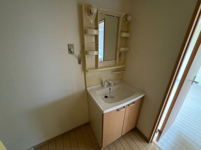 本町宮脇ビルの独立洗面台