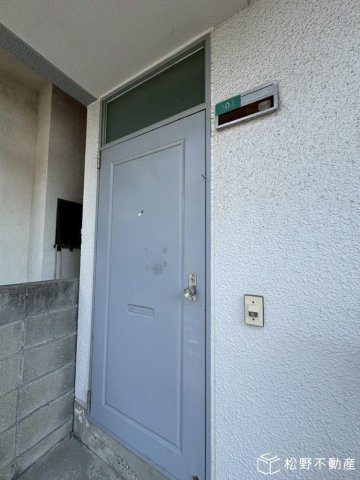 村井ビルの玄関
