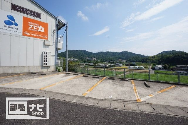 La・fleurⅡの駐車場