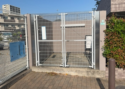 【設備】 | ライオンズガーデン相模原 | 共有部分は、住民なら誰もが使える設備のこと。例えば駐車場やエレベーター、インターネット設備、セキュリティ設備などがあります。他にも、マンションの廊下・外部階段やエントランス・ゴミ置き場などがあります。