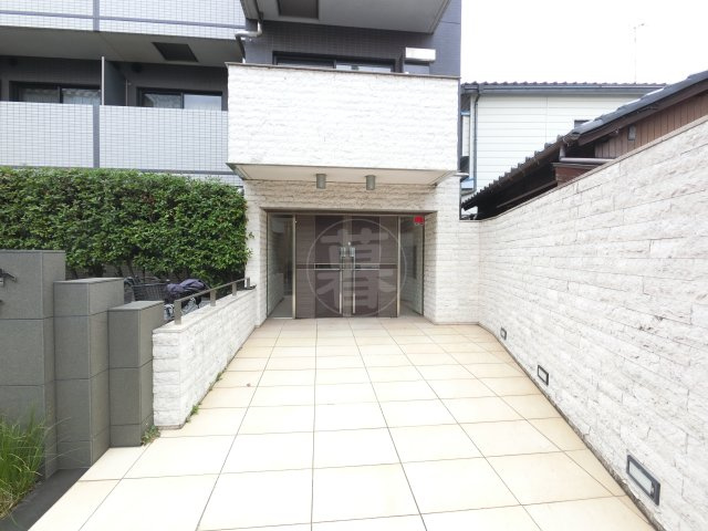 スカイコート蒲田EASTのエントランス