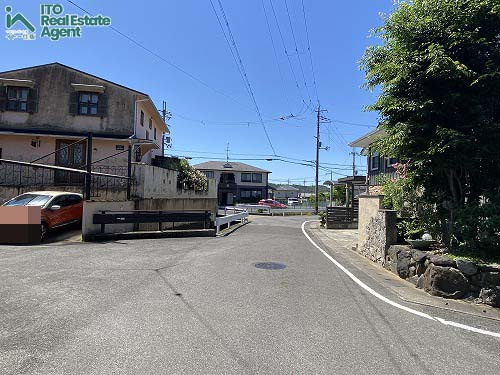 岩倉中町 中古戸建の前面道路含む現地写真