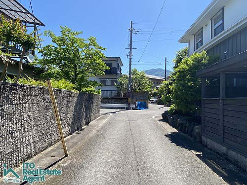 岩倉中町 中古戸建の前面道路含む現地写真