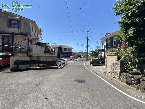 岩倉中町 中古戸建の前面道路含む現地写真