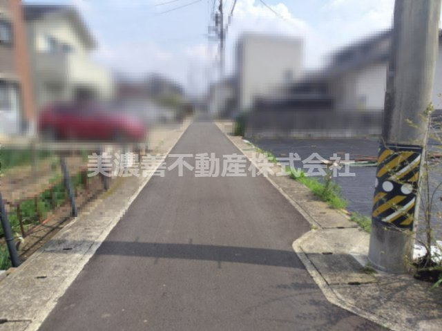 ６６７８７　岐阜市長良幸和町1丁目土地の前面道路含む現地写真