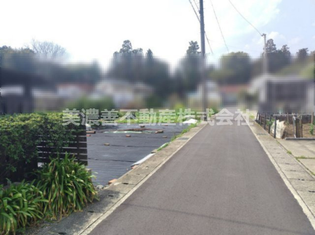 ６６７８７　岐阜市長良幸和町1丁目土地の前面道路含む現地写真