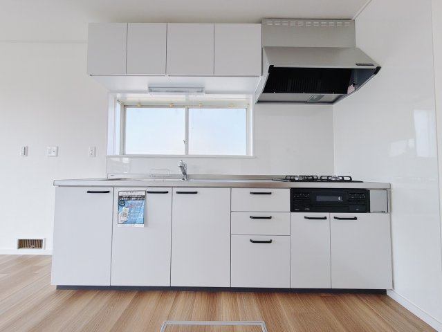 【中古戸建】児玉郡上里町大字嘉美のキッチン|■キッチン｜全スライド式収納キッチン♪お皿や鍋の出し入れもラクラクです（＾＾）！