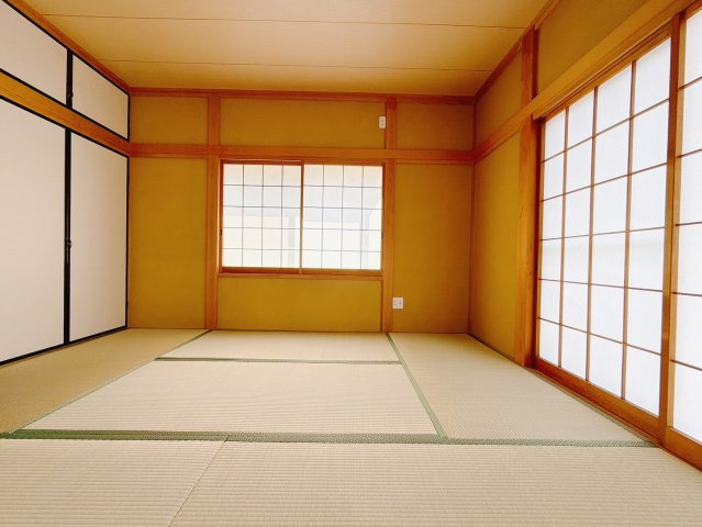 【中古戸建】児玉郡上里町大字嘉美の和室|■1階和室｜和室でしか味わえない畳ならではの香りや素材で和のやすらぎを感じてください♪休日はお子様とお昼寝するのにも最適です！