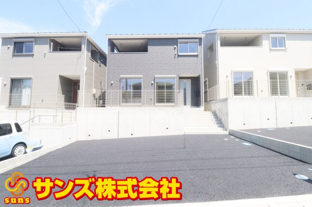 郡山市菜根３丁目　　　４号棟　　　桜小学校、郡山第３中学区の外観|南側から見た駐車場を含む外観♪