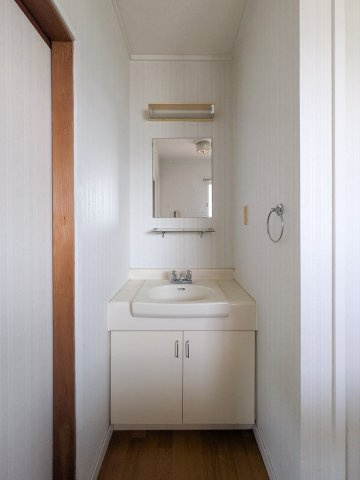 本多聞3丁目中古戸建の独立洗面台|２階洗面台