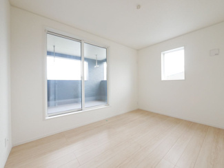 【洋室】 | 甲斐市中下条 新築全2棟 2号棟 敷地広々80坪・車並列3台 | 2階　6.5帖洋室