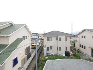 【展望】 | 甲斐市中下条 新築全2棟 2号棟 敷地広々80坪・車並列3台 | バルコニー南側を望む