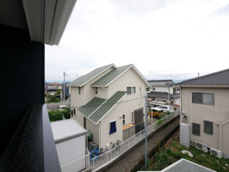 【展望】 | 甲斐市中下条 新築全2棟 2号棟 敷地広々80坪・車並列3台 | バルコニーより東側を望む