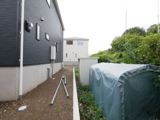 【周辺】 | 甲斐市中下条 新築全2棟 2号棟 敷地広々80坪・車並列3台 | 敷地北側境界