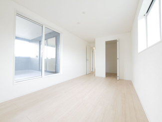 【洋室】 | 甲斐市中下条 新築全2棟 2号棟 敷地広々80坪・車並列3台 | 2階　8帖　洋室