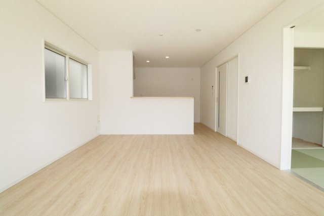 郡山市菜根３丁目　　　５号棟　　　桜小学校、郡山第３中学区の居間・リビング