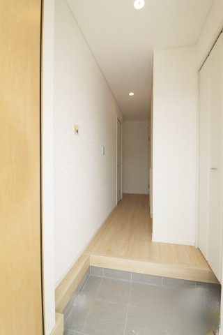 郡山市菜根３丁目　　　５号棟　　　桜小学校、郡山第３中学区の玄関