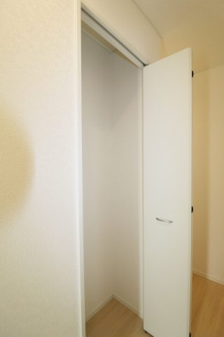 郡山市菜根３丁目　　　５号棟　　　桜小学校、郡山第３中学区の収納|１Ｆホール収納♪