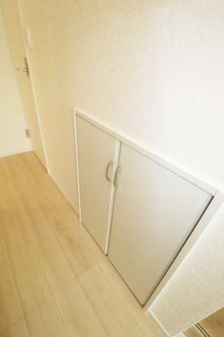 郡山市菜根３丁目　　　５号棟　　　桜小学校、郡山第３中学区の収納|階段下収納♪