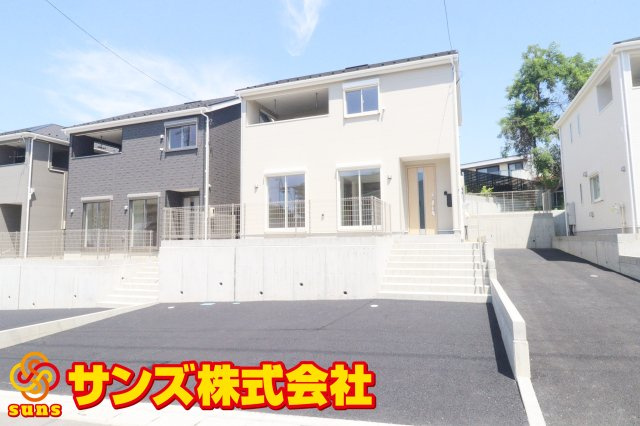 郡山市菜根３丁目　　　５号棟　　　桜小学校、郡山第３中学区の外観|南東側から見た駐車場尾を含む外観♪