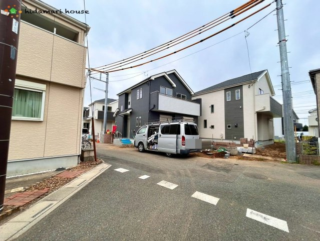 西区三橋第2期　新築戸建　ハートフルCの前面道路含む現地写真