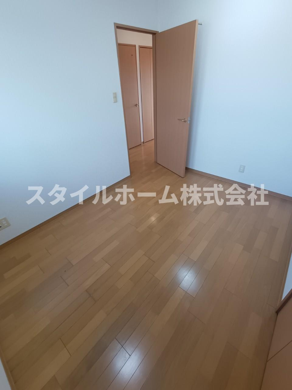 ランドマーク豊川の居間・リビング|同建物内別部屋の写真です。