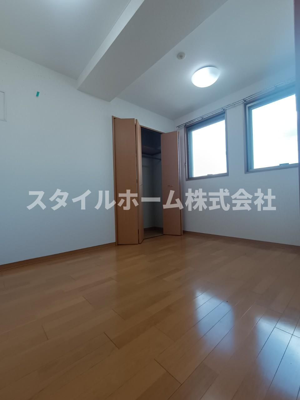 ランドマーク豊川の居間・リビング|同建物内別部屋の写真です。