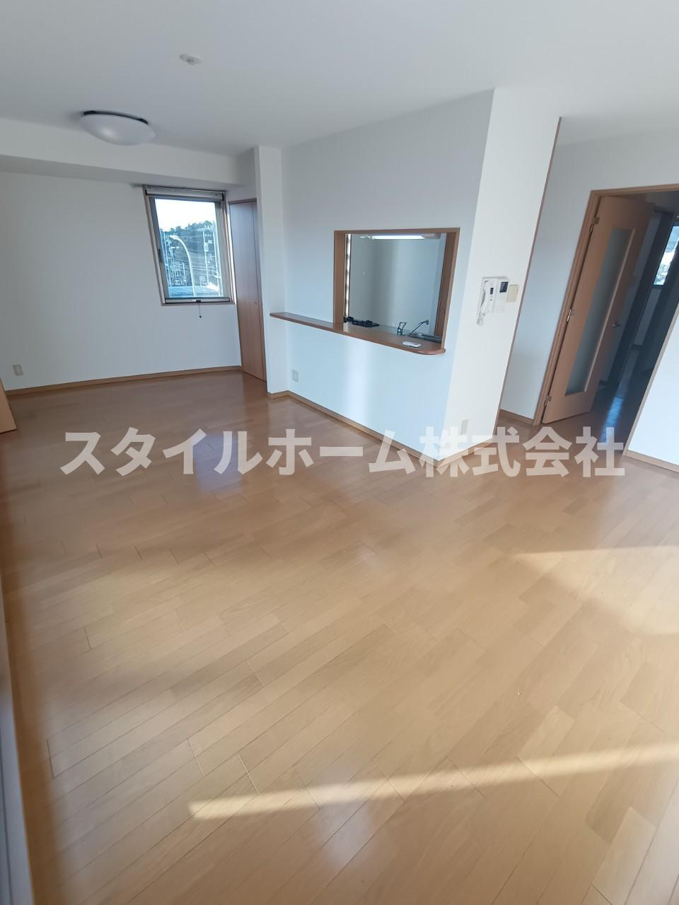 ランドマーク豊川の居間・リビング|同建物内別部屋の写真です。