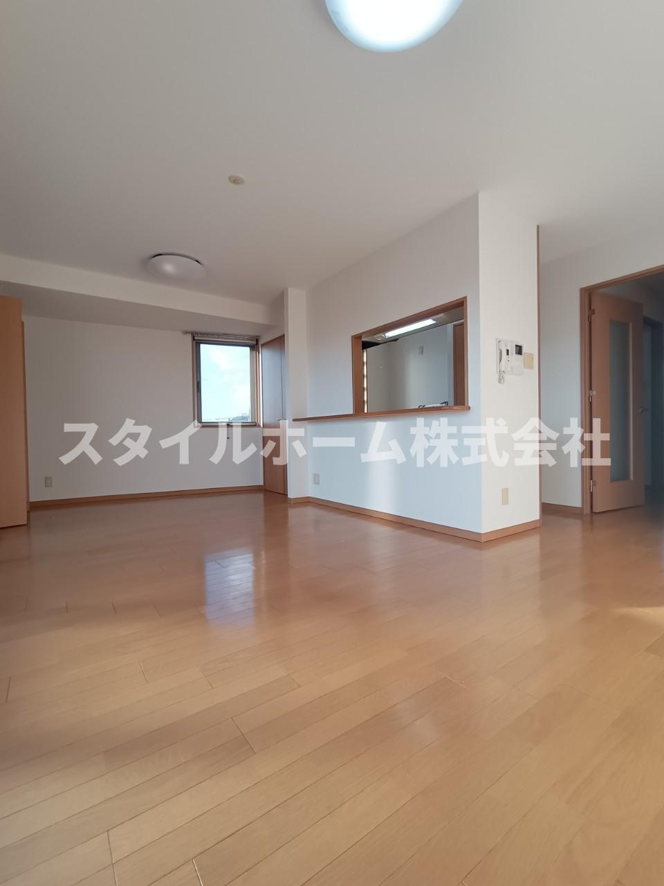 ランドマーク豊川の居間・リビング|同建物内別部屋の写真です。