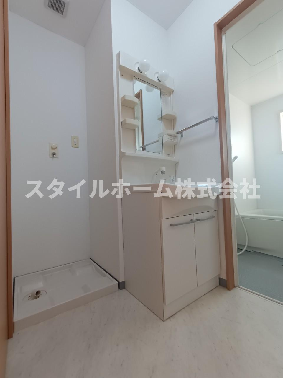 ランドマーク豊川の洗面所|同建物内別部屋の写真です。