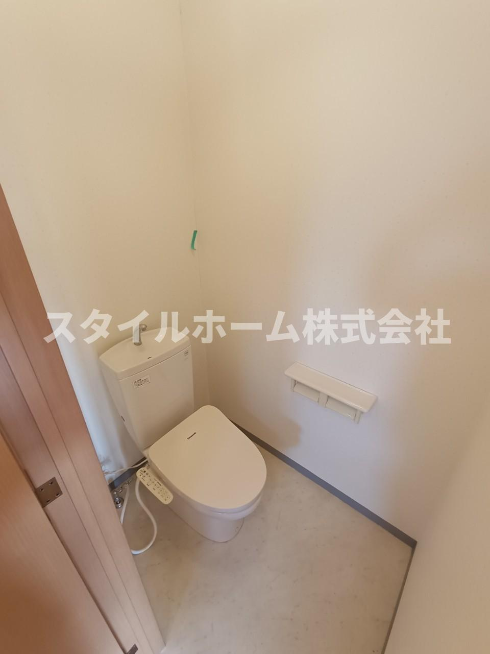 ランドマーク豊川のトイレ|同建物内別部屋の写真です。