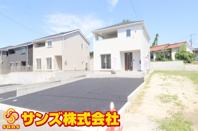 郡山市菜根３丁目　　　７号棟　　　桜小学校、郡山第３中学区の外観|南東側から見た駐車場を含む外観♪