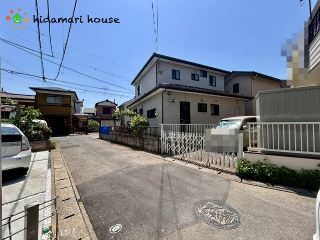 桶川市下日出谷16期　新築戸建　グラファーレ01の前面道路含む現地写真