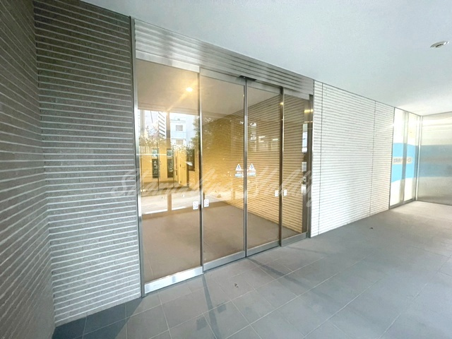 川崎市川崎区本町１丁目の賃貸マンションのエントランス