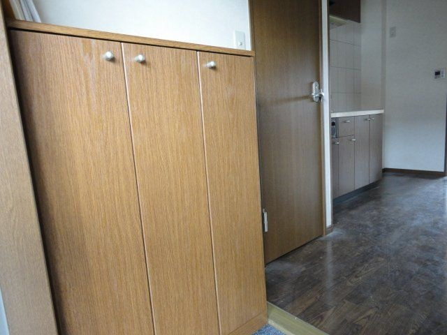 コンフィード水田の玄関