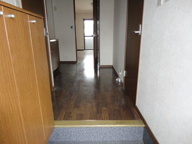 コンフィード水田の玄関