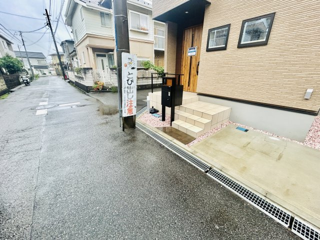 八千代市八千代台北１６丁目の前面道路含む現地写真