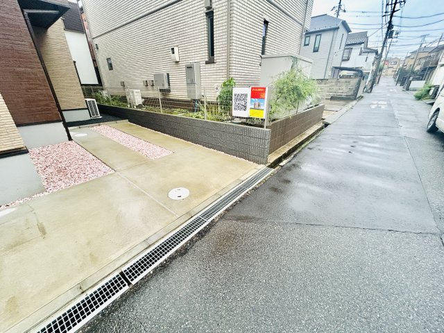 八千代市八千代台北１６丁目の前面道路含む現地写真