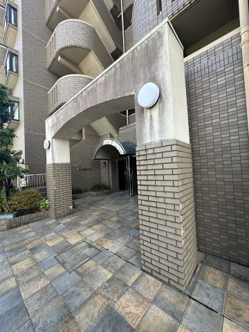 ファミーユDAISHINのエントランス