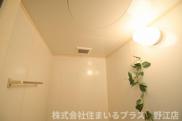 メゾン中央の洗面所