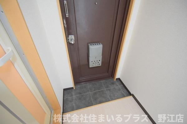 メゾン中央の玄関