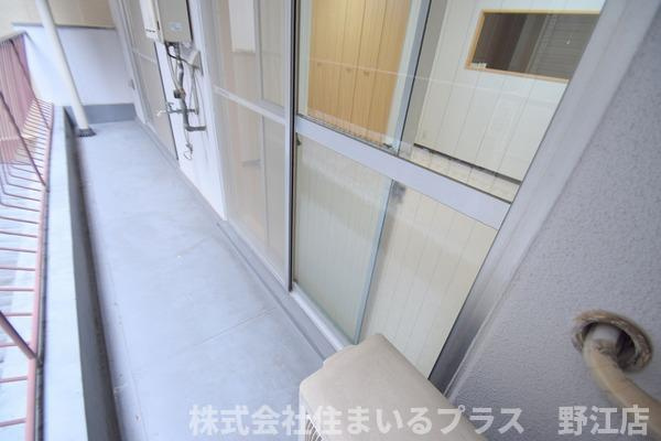 メゾン中央のバルコニー