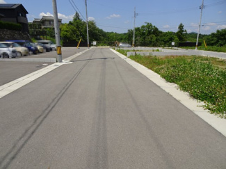 【前面道路含む現地写真】 | 川西市清和台東2丁目4の14　建築条件無土地