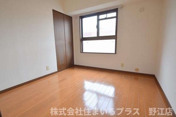 パードレ関目の洋室